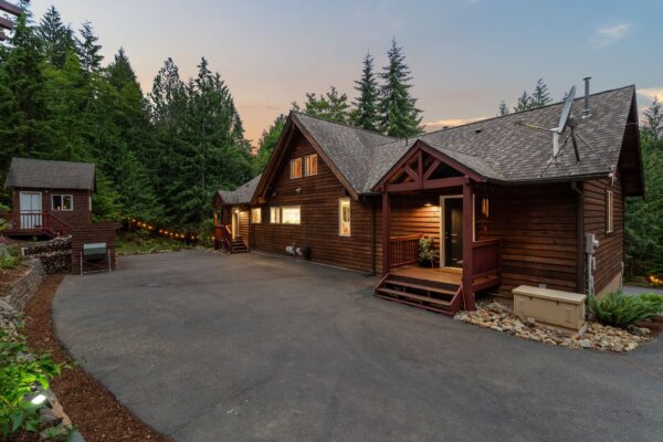 13-web-or-mls-4918+N+Lake+Cushman+Rd,+Hoodsport,+WA_Luminate+Media_013-min