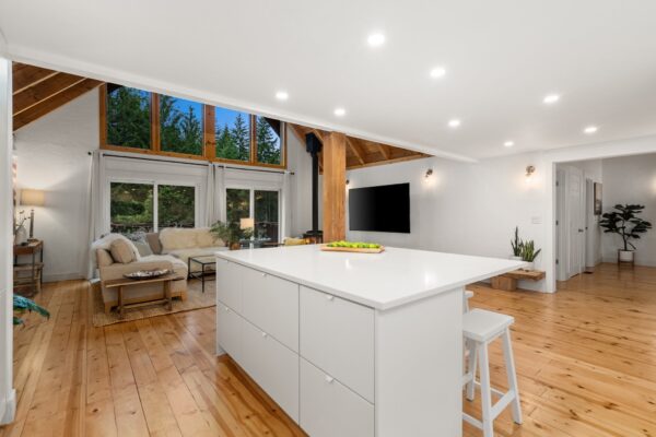 24-web-or-mls-4918+N+Lake+Cushman+Rd,+Hoodsport,+WA_Luminate+Media_024-min