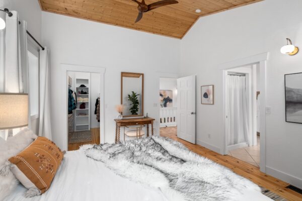 27-web-or-mls-4918+N+Lake+Cushman+Rd,+Hoodsport,+WA_Luminate+Media_027-min